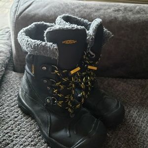 KEEN Waterproof Basin Boots (Kids Size 2)